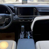 کمری le ژاپن ۲۰۲۵ هیبریدی