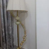 آباژور ایستاده