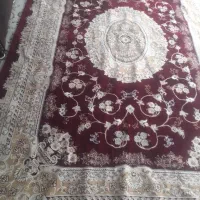 فرش قرمز تمیزسالم نیاز به شوستنم نداره