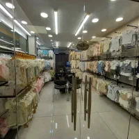 فروشنده مغازه خانم