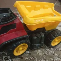 کامیون اسباب‌بازی بزرگ و محکم سالم