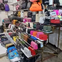 ویترین مغازه کیف فروشی|فروشگاه و مغازه|آستارا, |دیوار