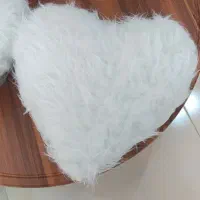 شال مبل و کوسن قلبی خز سفید|صنایع دستی و سایر لوازم تزئینی|رشت, رودبارتان|دیوار