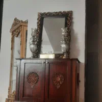 اینه و شعمدان همراه با میز کنسول منبت کاری شده