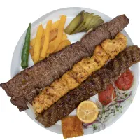 یک فردماهر در کبابی   غیر سیگاری  حداکثر سن ۳۵