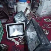 ۲عددپرژکتورو۱عددفلاشر