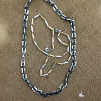 دستبند و دوتا زنجیر