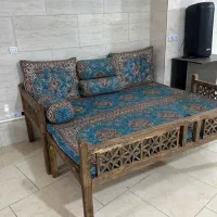 تخت و میز و صندلی چوبی