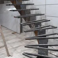 جوشکاری ساخت و نصب پله گرد و درب مدرن|خدمات پیشه و مهارت|میناب, |دیوار