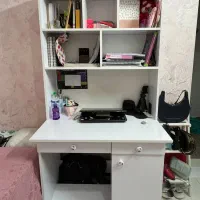 کتابخانه ومیز تحریر