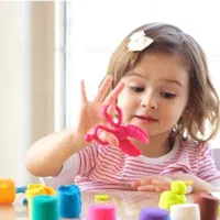 به یک خانم با سواد جهت کار با کودک 2ساعت در روز