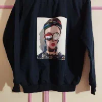 یک عدد پیراهن دخترانه و دو عدد بافت