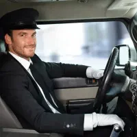 راننده به همراه ماشین