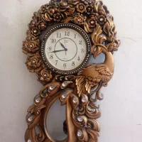 ساعت دیواری تمیز