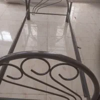 تخت فلزی به همراه خوش خواب