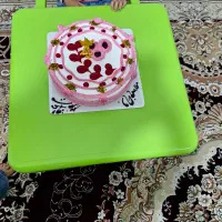به یک  فروشنده خانم در قنادی نیازمندم