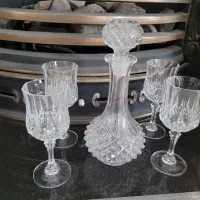 تعدادی ظروف پذیرایی