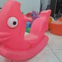 دوعدد تکان دهنده و ۴ عدد صندلی