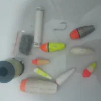 چند قطعه لوازم ماهیگیری