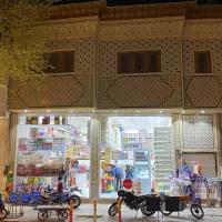 کارمند مسلط به کامپیوتر