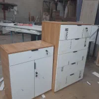 برشکار mdf ام دی اف مسلط به مونتاژ. کارگر ساده