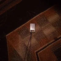 فلش ۱۶ گیک ویک عدد  ۸ گیک