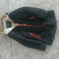 تعدادی کاپشن و.مانتو|لباس|نی‌ریز, |دیوار