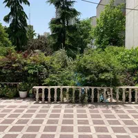 یک طبقه از ویلایی*ورودی مستقل ومجزا*حیاط در اختیار