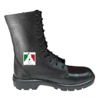 پوتین و ست لباس سربازی و کلاه