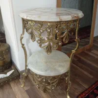 میز برنزی و مجسمه آهو بدون هیچ ایرادی