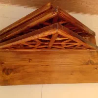 سه تا شلف روی دیوار