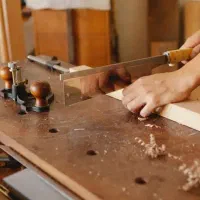 شاگرد برای کارهای نجاری ساختمان نیازمندیم