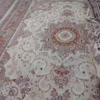 فرش دست دوم کرم  گل ابریشم وبرجسته