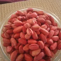 پسته خنجری بریان کرده رنگی قرمز