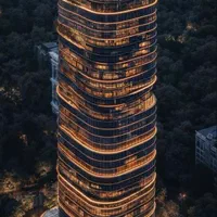 آپارتمان ۲۰۰متر/شمال میدان کاج/نوساز ویوی شهر