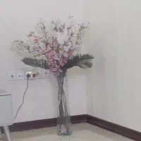 گلدان و گل مصنوعی