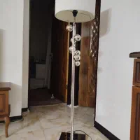 آباژور ایستاده