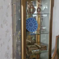 ویترین شیشه ایی و چوبی
