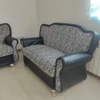 فروش فوری مبل تمیز چرم به علت مهاجرت|مبلمان خانگی و میز عسلی|بندر انزلی, مسکن مهر|دیوار