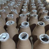 کار در کارگاه سفالگری