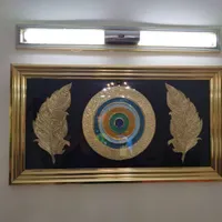 ساعت دیواری مشابه آکبند و تابلو ست خودش