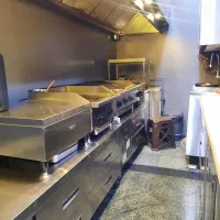 مغازه فست فوت با کلیه امکانات بر اصلی آیت کاشانی|اجارهٔ مغازه و غرفه|تهران, سازمان برنامه شمالی|دیوار