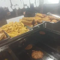 همکار ساندویچ زن فرکار