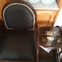 یک عدد میز تلفن به شکل کالسکه