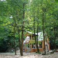 اجاره کلبه جنگلی با جکوزی لب رودخانه