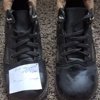 تعدادی کفش زنانه و بچه گانه