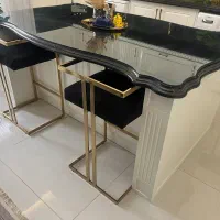 جزیره سفید همراه با سنگ مشکی