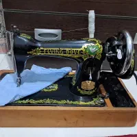 چرخ خیاطی مشکی  نوستالژی  قدیمی