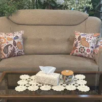 مبلمان ۱۰ نفره + میز وسط (بسیار تمیز و شیک)