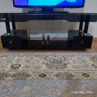 زیر تلویزیون مشکی